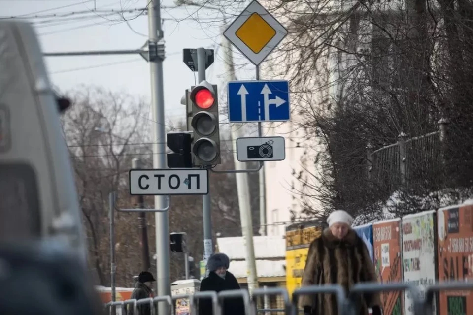 Об отключении светофоров на трех перекрестках в Челябинске предупредили в мэрии.