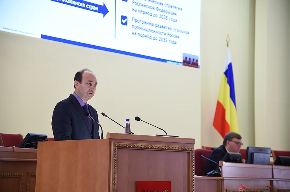 Заместитель министра промышленности и энергетики РО Владимир Клименко рассказал о состоянии угольной промышленности в регионе. Фото: пресс-служба ЗС РО.