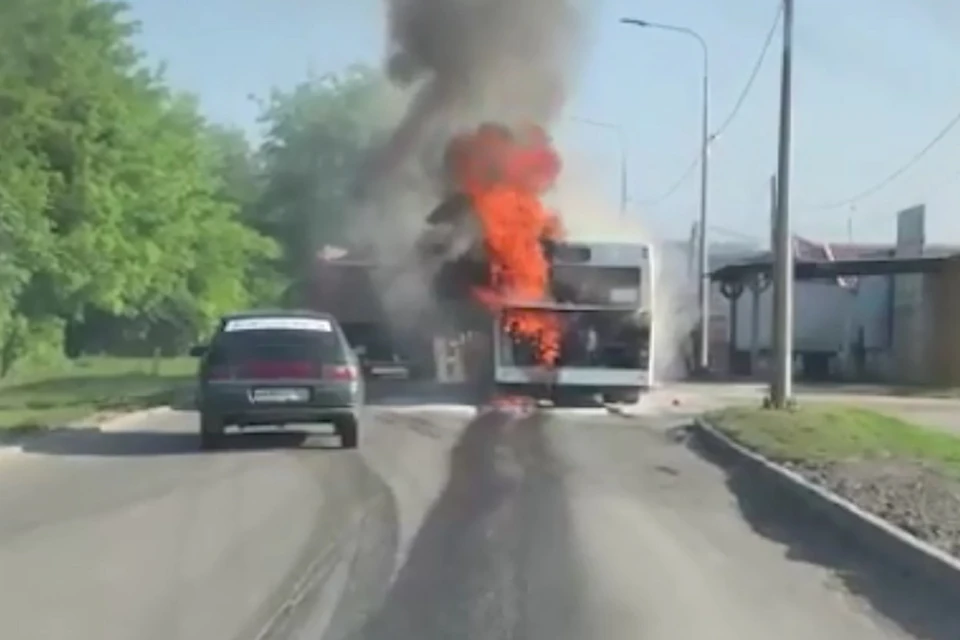 В Ростове сгорел автобус