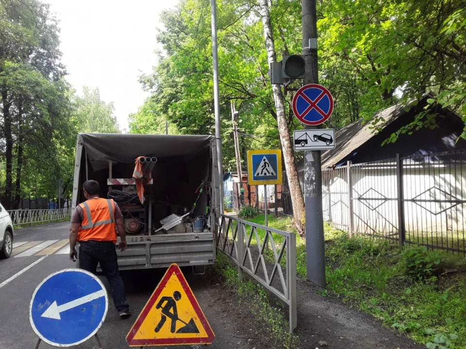 Возле входа в один из тульских детских лагерей запретили парковку