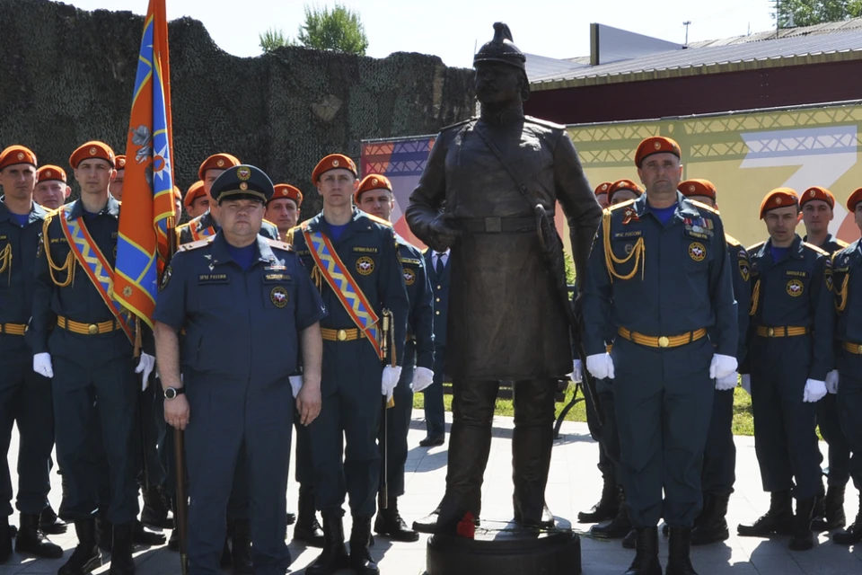 В Иркутске открыли памятник первому брандмайору Александру Домишкевичу