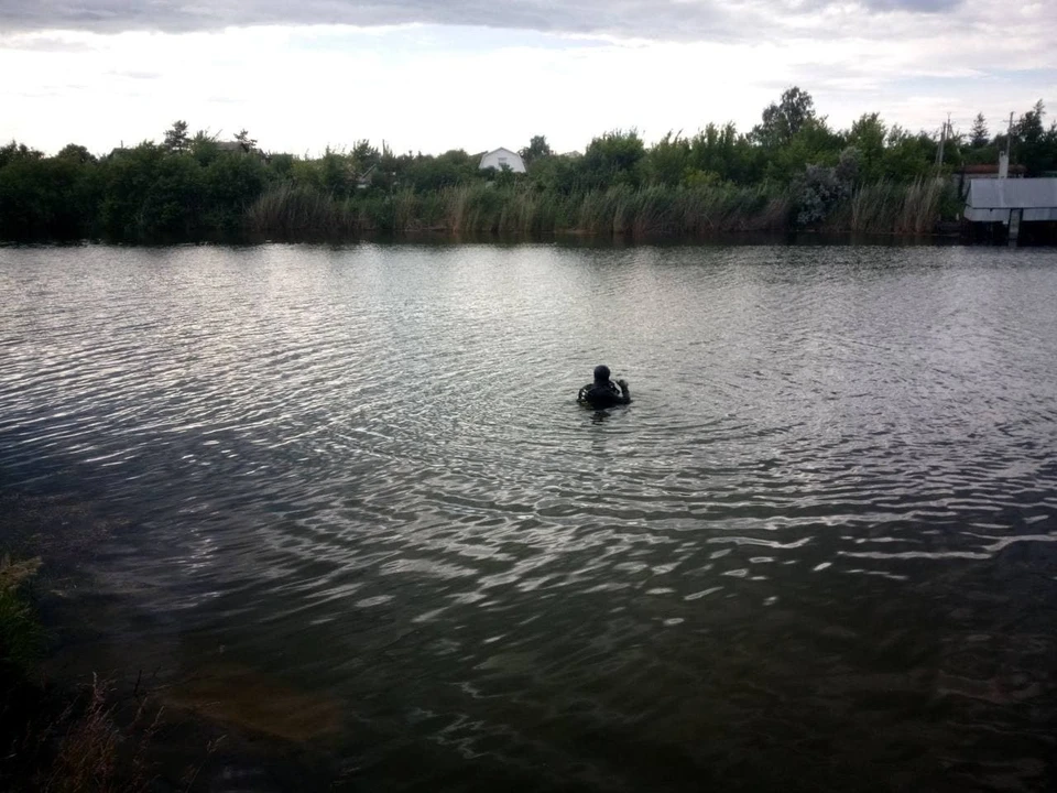 Водолазы достали тело погибшего