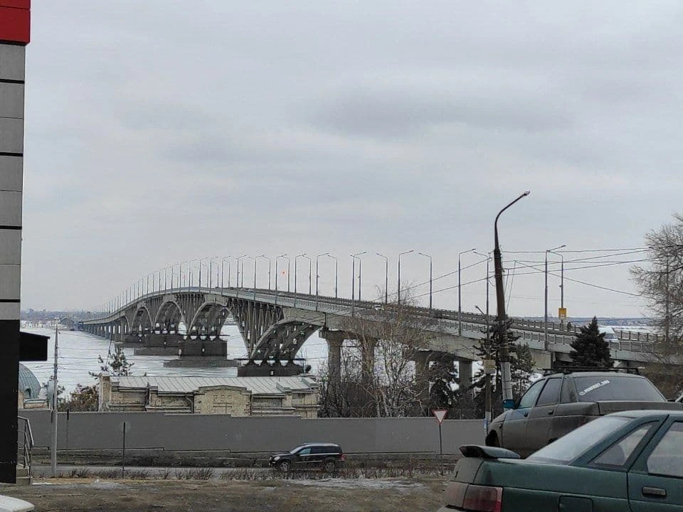 Энгельс последние. Веб камера Саратов мост Саратов Энгельс. Саратов подъем на мост в сторону Энгельса. Мост Саратов Энгельс поделка. Мост Саратов Энгельс сейчас.