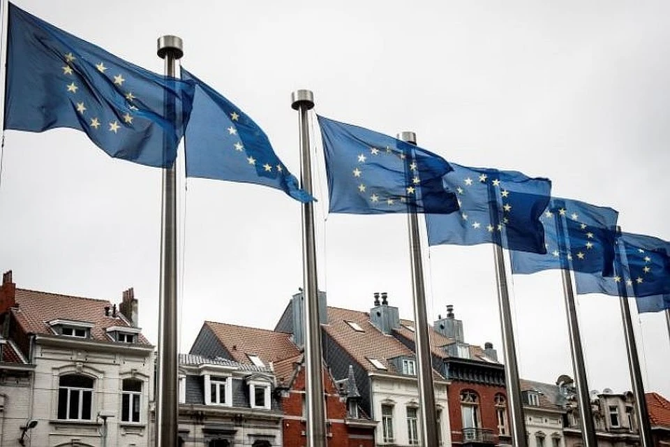 Совет ЕС утвердил снятие ограничений на поездки обладателям ковид-паспортов