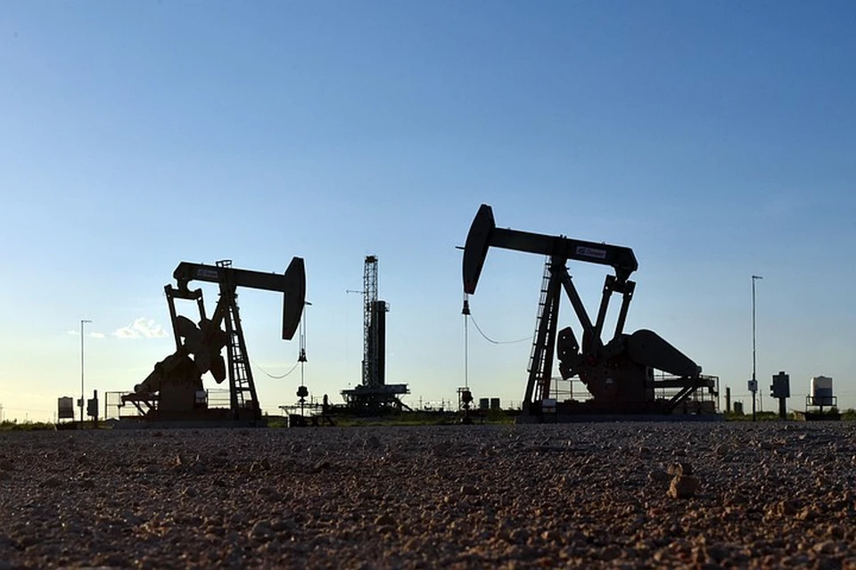 Цена нефти Brent поднялась выше 74 долларов впервые с 2019 года