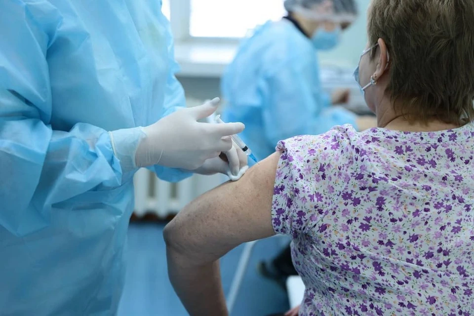 В заведениях общепита, где будет проведена массовая вакцинация персонала, губернатор пообещал сохранить режим работы Фото: Минздрав Амурской области