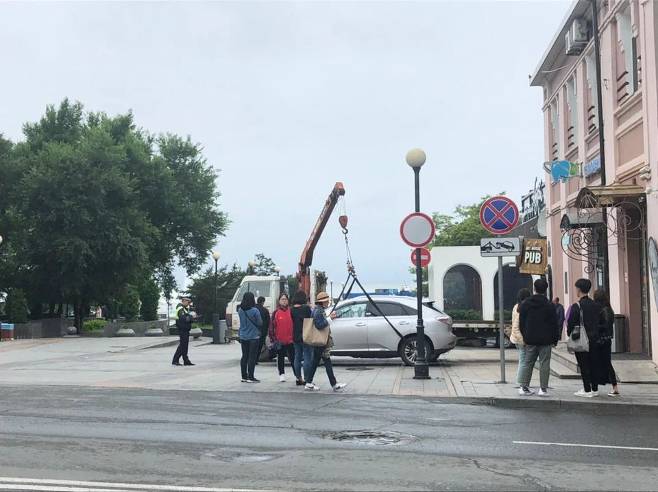 Несоблюдение правил грозит эвакуатором.
