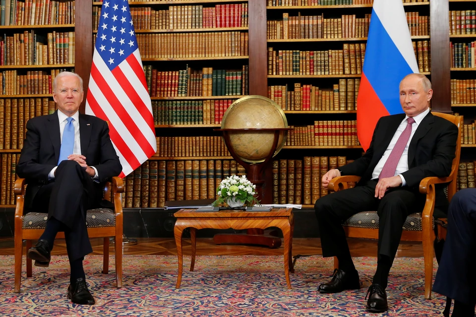 Президент России Владимир Путин и президент США Джо Байден перед началом переговоров в Женеве.
