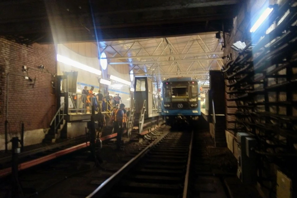 В Смольном рассказали о причинах пробоя кабеля в метро Петербурга - жарко даже под землей. Фото: предоставлено "КП"