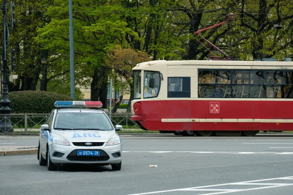 В Петербурге трамваи и троллейбусы закончили работу после окончания блэкаута на севере Петербурга.