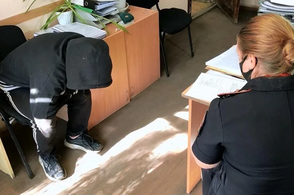Попав в отделение полиции, парень растерял всю уверенность в себе и стал скромничать Фото: отделение по связям со СМИ УМВД России по Екатеринбургу