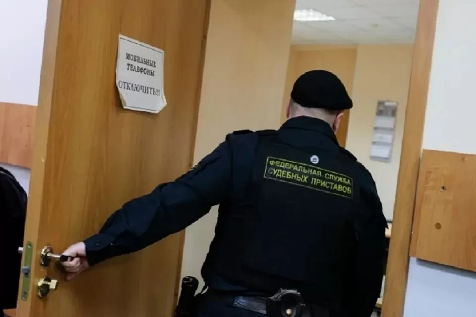Сибиряку, задолжавшему по алиментам 300 тысяч рублей, грозит до года колонии.