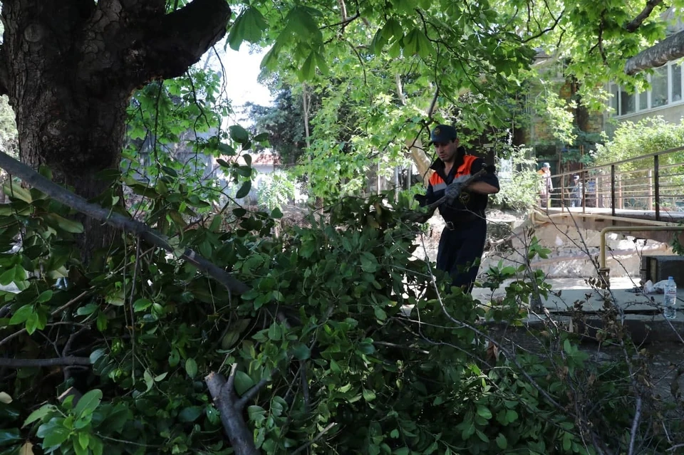 В городе все еще устраняют последствия сильного наводнения. Фото: Сергей Аксенов / Вконтакте.