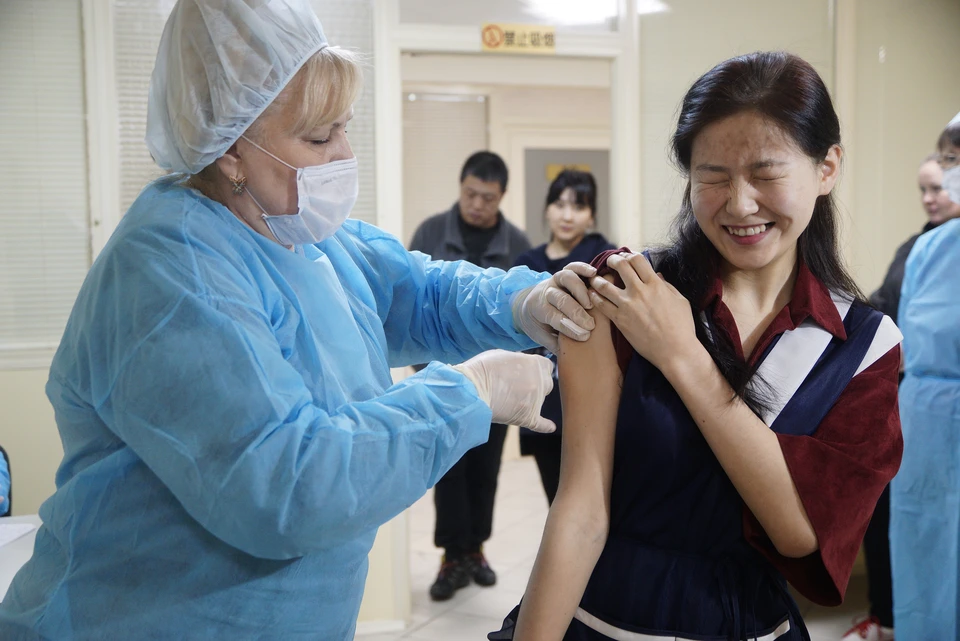 Большинство мигрантов работает с людьми — на рынках или в маршрутках — и рискуют заболеть
