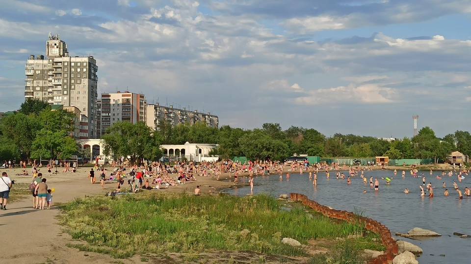 Вечером в пятницу было много желающих отдохнуть на Смолино