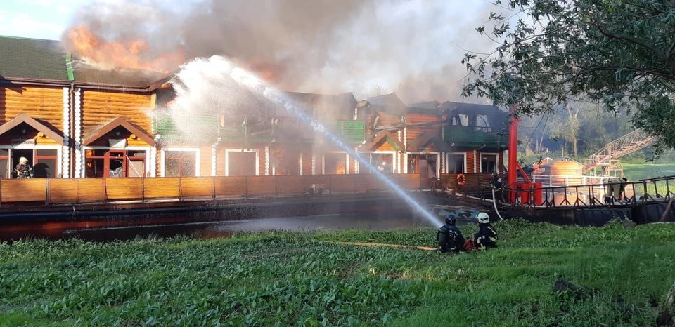 Крупный пожар в банном комплексе на Гребном канале ликвидировали Фото: ГУ МЧС России по Нижегородской области