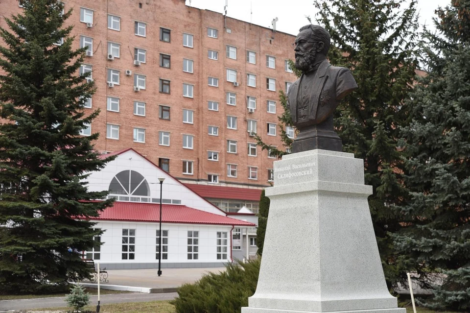 При объединении медучреждений работников сокращать не будут