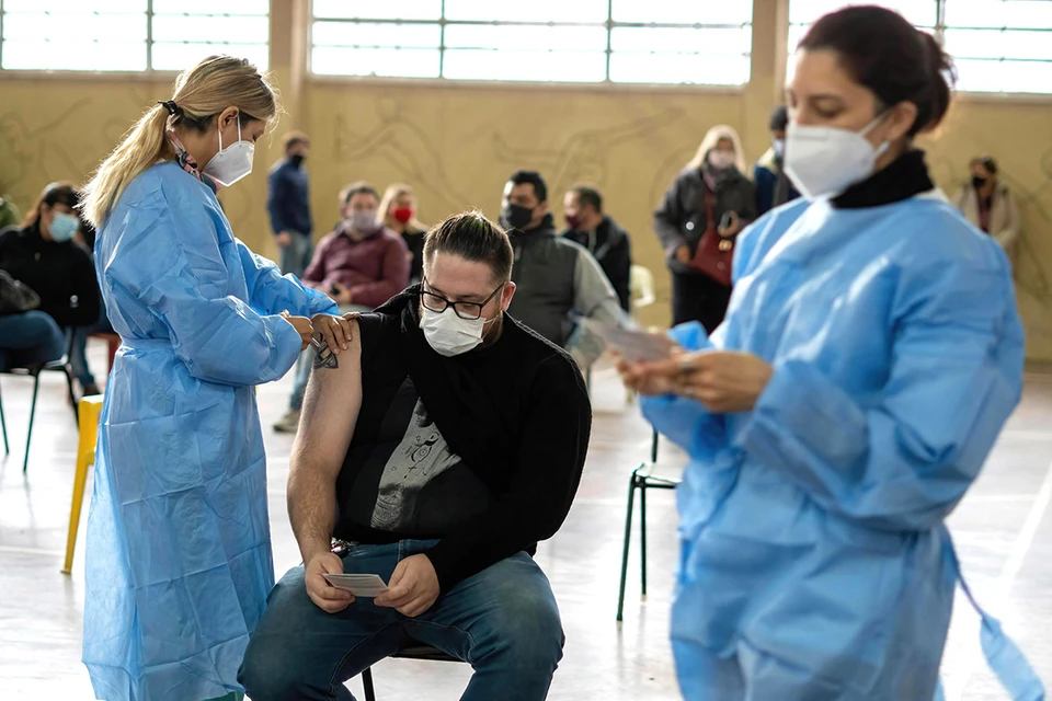Недавно опубликованный отчет из Аргентины принес новые обнадеживающие данные относительно безопасности вакцины «Спутник V».