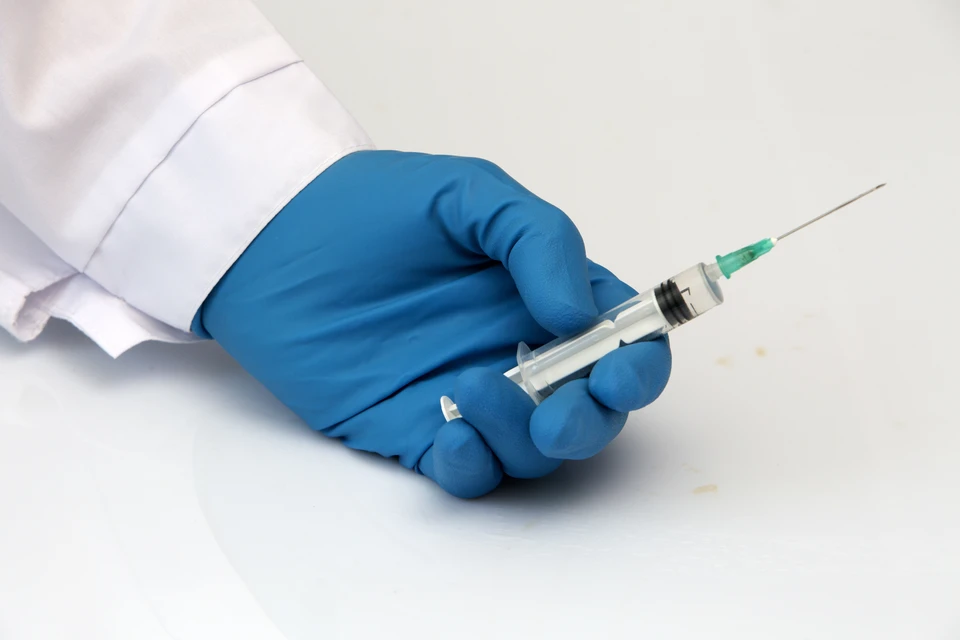 Роспотребнадзор: вакцина защитит от коронавируса на 99,3%