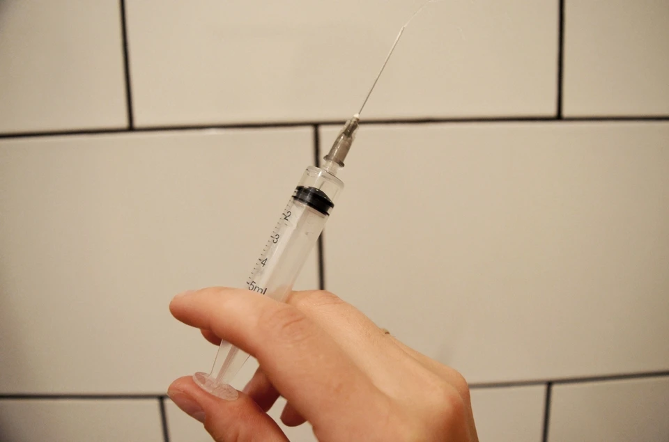 Прививки от ковида делают только взрослым с 18 лет