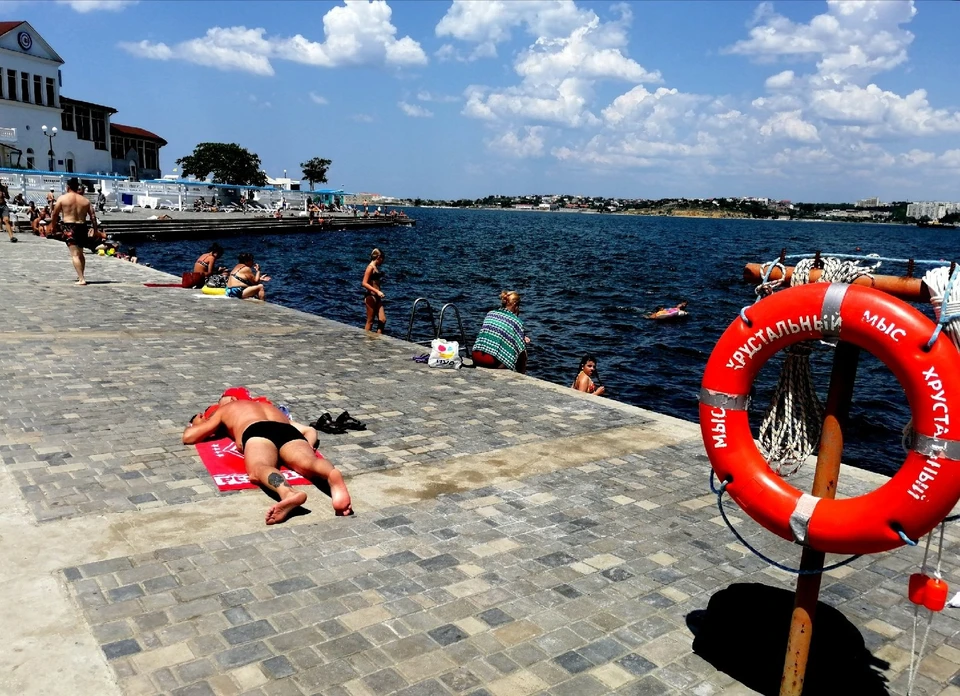 В Севастополе температура воды в Черном море +20°.