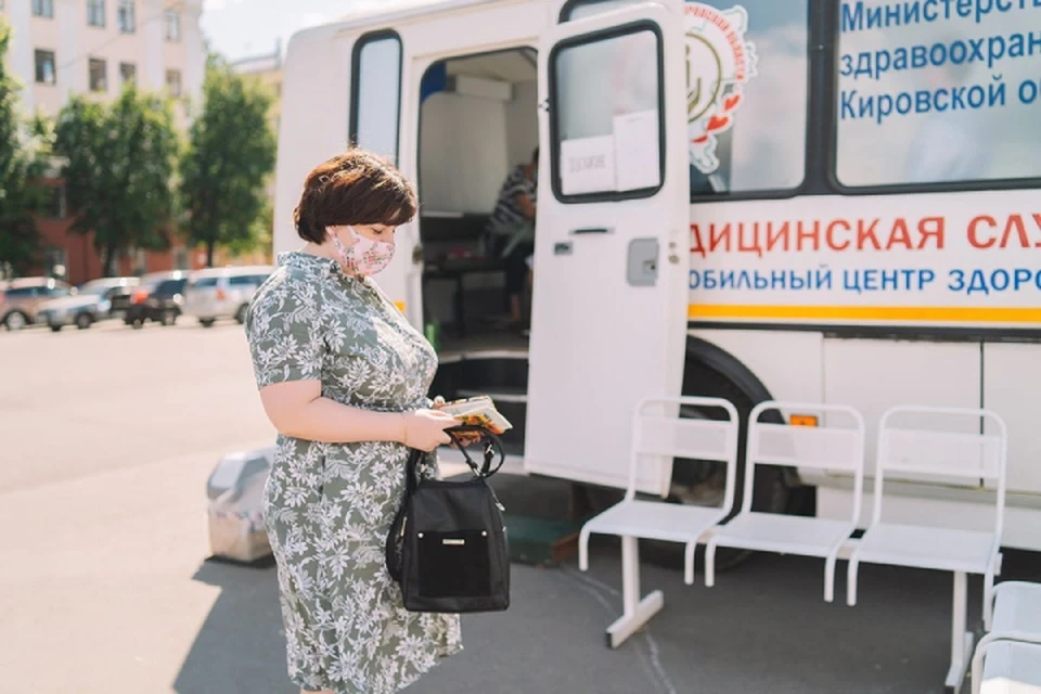 Свою работу продолжат также пункты вакцинации на Театральной площади и в парке имени Кирова. Фото: vk.com/medkirovru