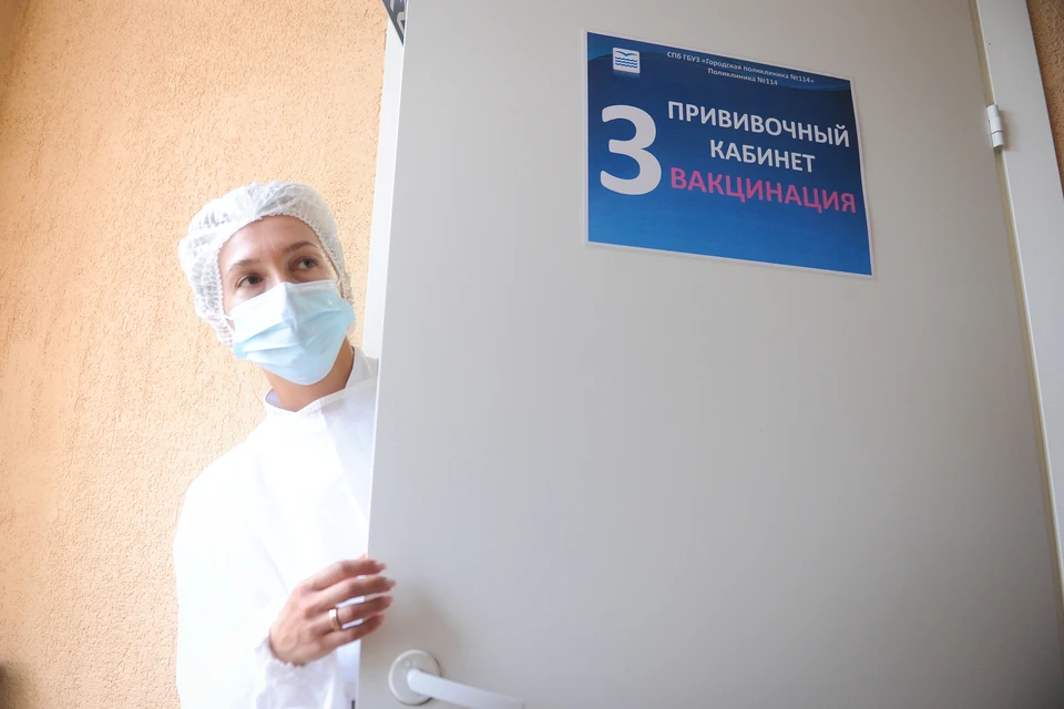 Ревакцинация от коронавируса началась в Санкт-Петербурге на прошлой неделе.