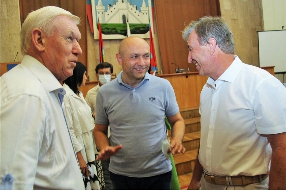 Глав двух районов Орла проводили на пенсию. Фото: инстаграм Юрия Парахина