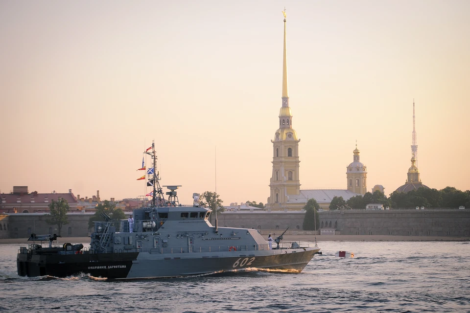 Репетиции морского парада ограничат движение в центре Петербурга.