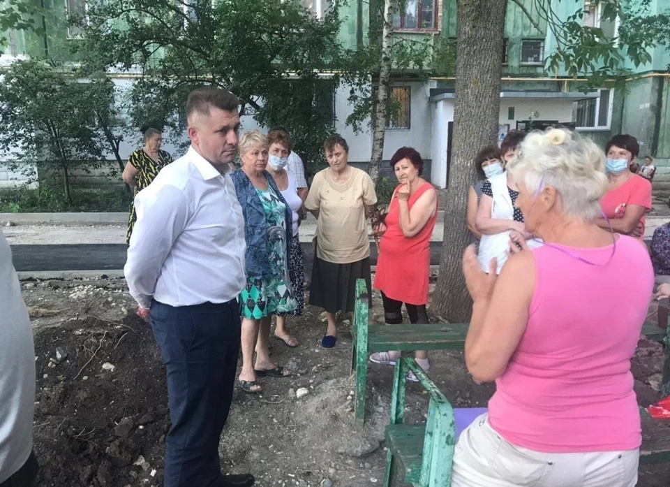 Руководитель Симферополя пообщался с жителями улицы Ковыльной. Фото: Валентин Демидов / Facebook