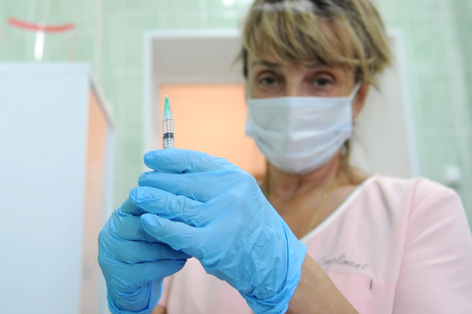 Вакцинация от коронавируса в Петербурге набирает обороты.