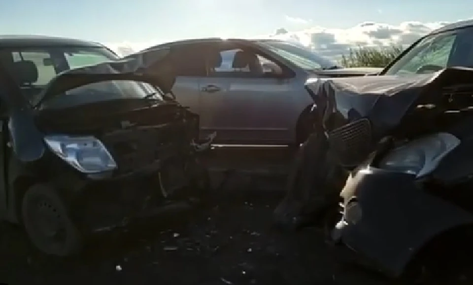 В ДТП с участием трех автомобилей пострадали две женщины в Иркутском районе. Фото: @gibdd.38
