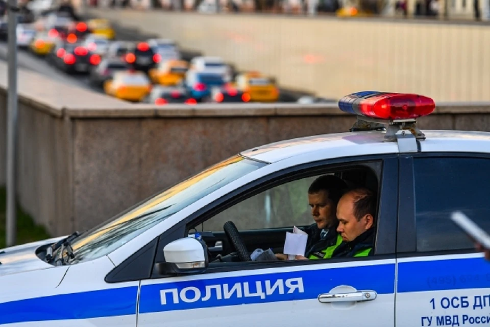 Новосибирец, напавший на женщину на остановке, украл у нее обручальное кольцо.