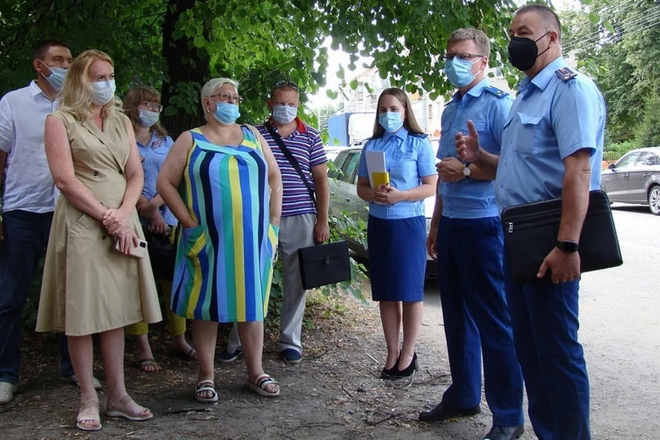 Рязанцы пожаловались прокурору на власть, которая не устраняет причину вонючего воздуха.