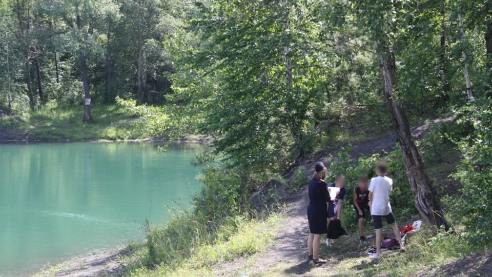 В Кузбассе обнаружили 12 подростков, которые купались в водоеме без присмотра взрослых. Фото: ГУ МВД по Кемеровкой области.