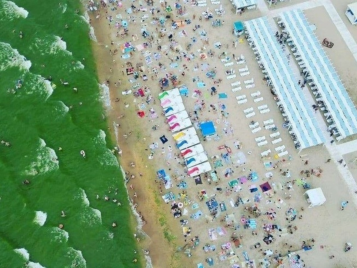 Зеленоватое море