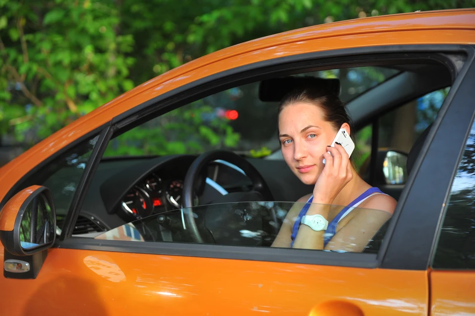 Национальный автосоюз назвал «сырой» идею увеличить штрафы за разговоры по телефону для водителей
