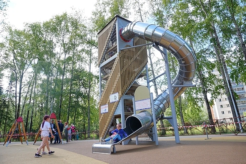 В сыктывкарском парке «Строитель» открылась новая игровая площадка - KP.RU