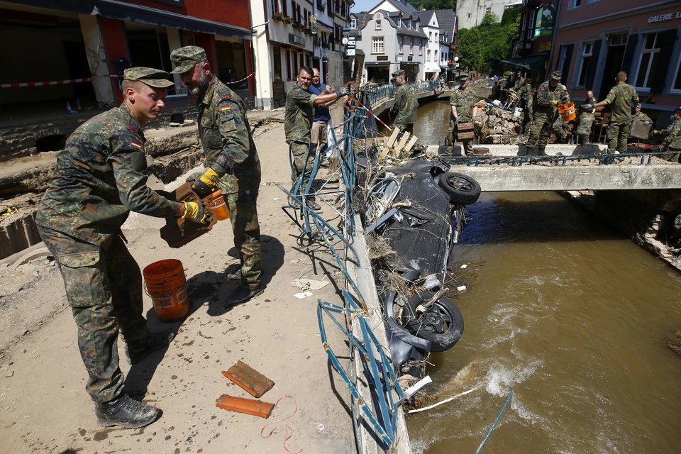 В Германии на помощь пострадавшим от наводнения районам пришлось бросить части Бундесвера.