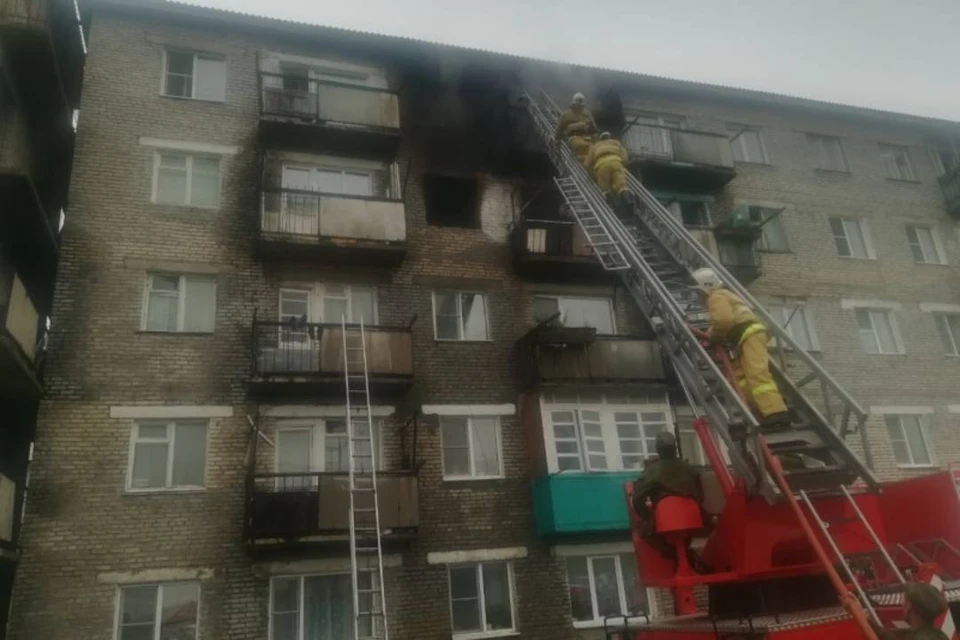 «Соседи праздновали всю ночь»: в Бурятии на пожаре в многоквартирном доме погибли отец и пятилетняя дочь