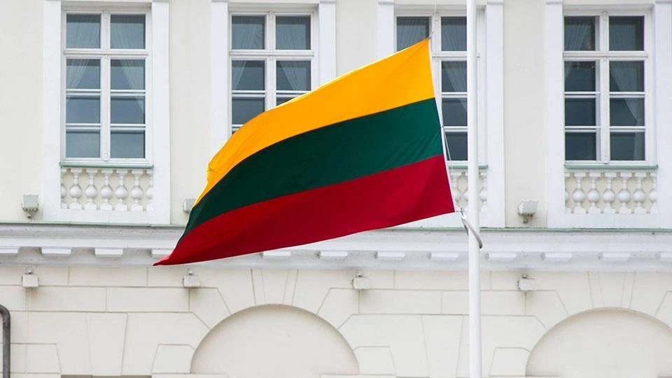 В Литве 4,5 тысячи человек вышли на протест против ограничений для непривитых от COVID-19