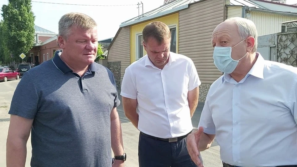 Губернатор вслед за населением Саратова удивился - чиновников много. а трубы чинить некому