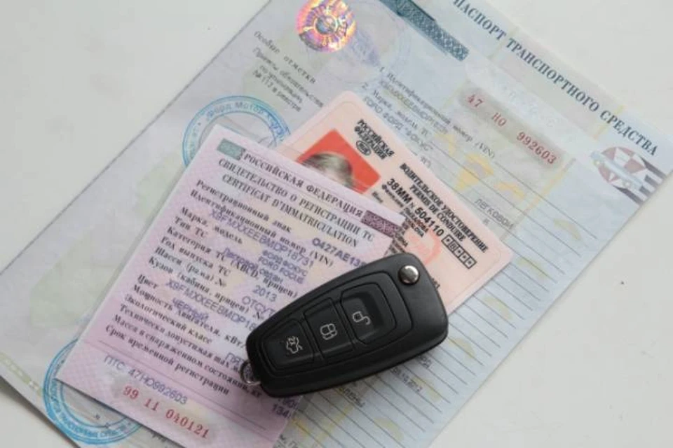 Благодаря незаконным действиям директора двое мужчин были допущены к сдаче экзамена в ГИБДД