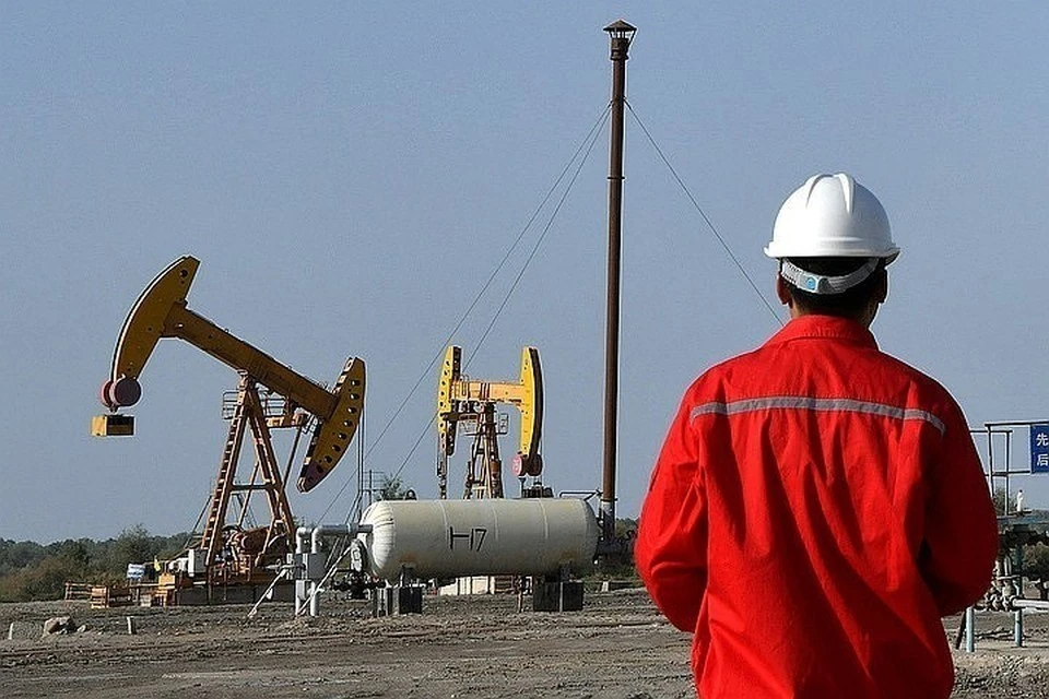 США ведут консультации с ОПЕК+ по увеличению добычи нефти