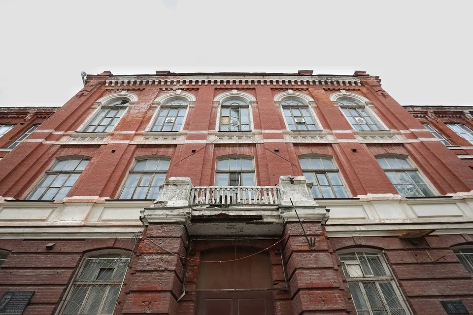 здание техникума принадлежит сейчас Арбитражному суду
