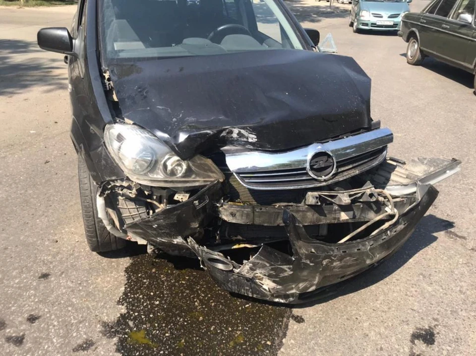 Водителя отечественного легкового автомобиля доставили в больницу