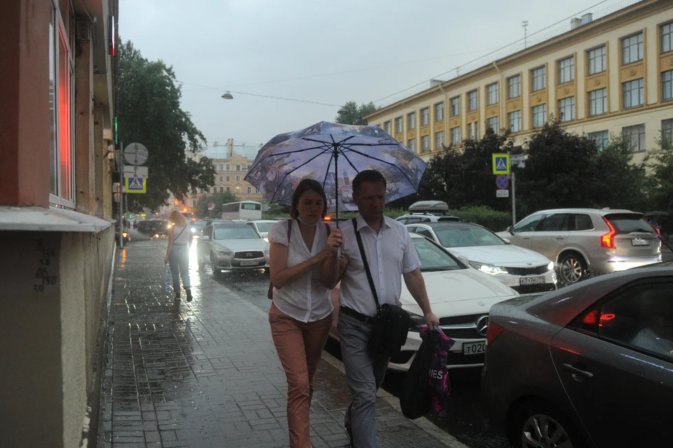 Сильной жары в Петербурге уже не будет, а дожди горожанам обещают.