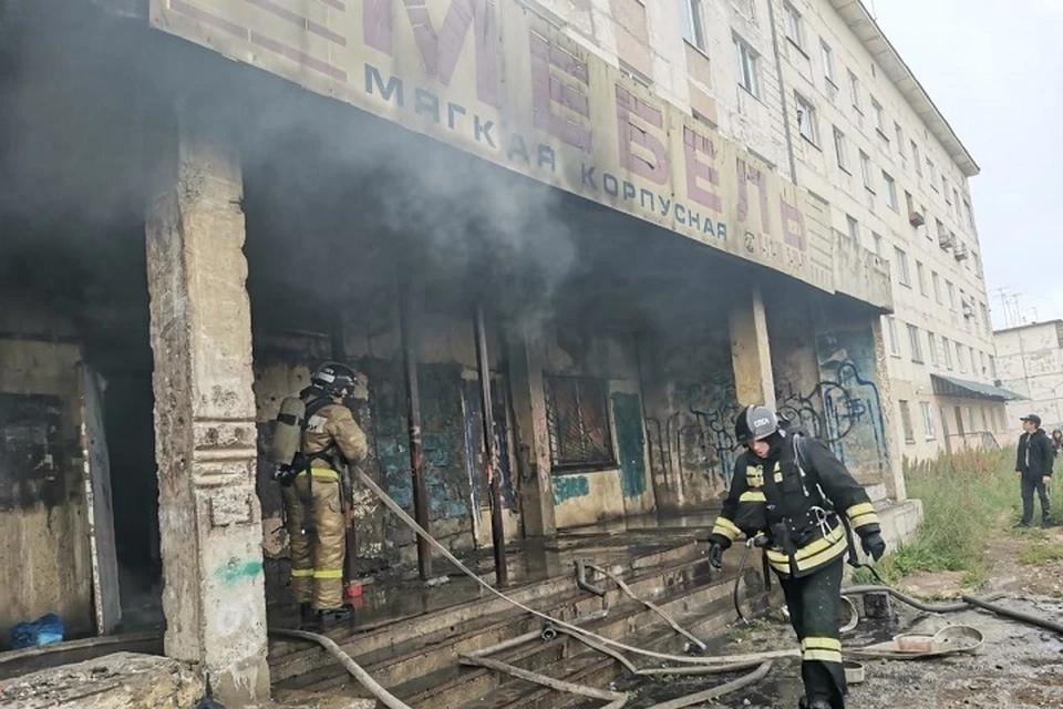 На Колыме в пятиэтажке загорелась подсобка