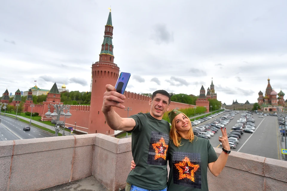 Правительство РФ выделило еще семь миллиардов рублей на развитие молодежных патриотичных проектов в интернете.