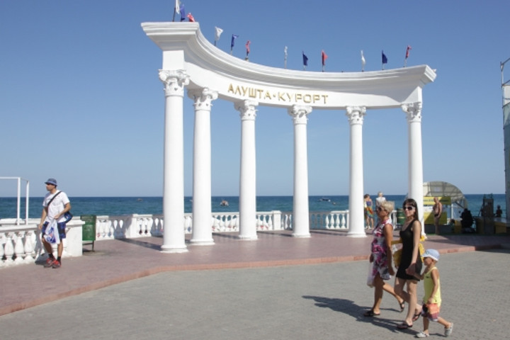 Курортный уклад Алушты спокойнее и размереннее, чем в соседней Ялте
